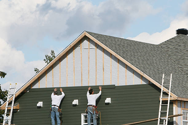 Professional Siding technician working in Lake City, SC